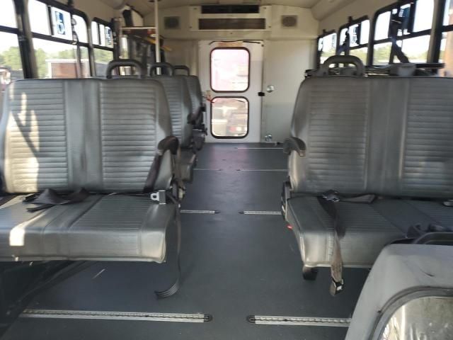 2019 Ford Econoline E450 Super Duty Cutaway Van