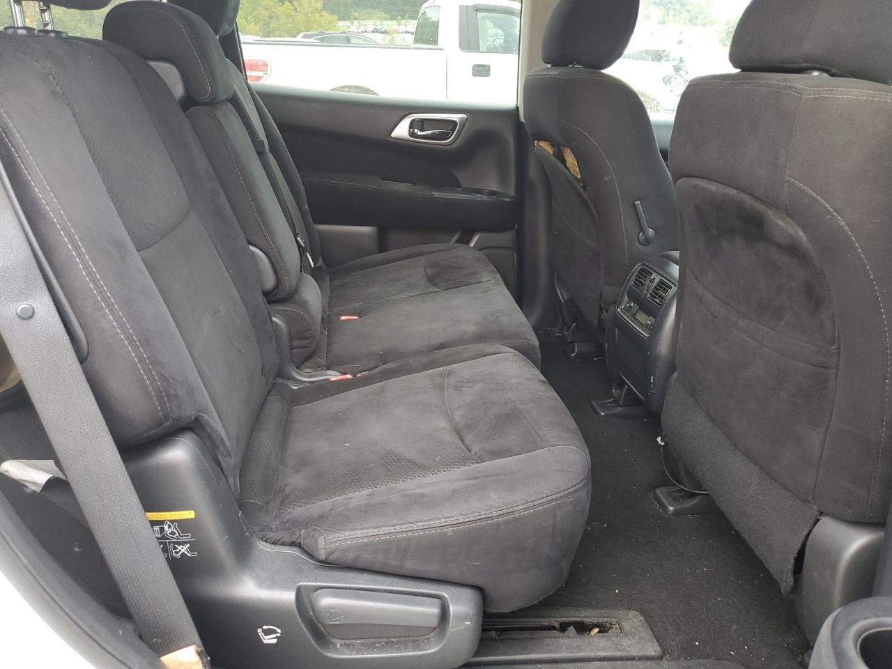 2016 Nissan Pathfinder s