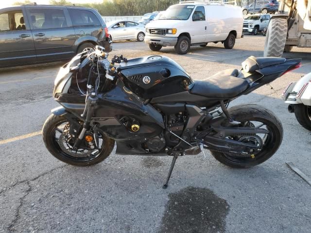 2025 Yamaha YZFR7