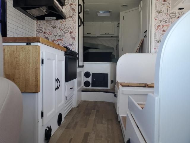 2015 Ford Econoline E350 Super Duty Cutaway Van