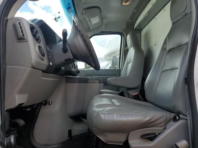 2017 Ford Econoline E350 Super Duty Cutaway Van