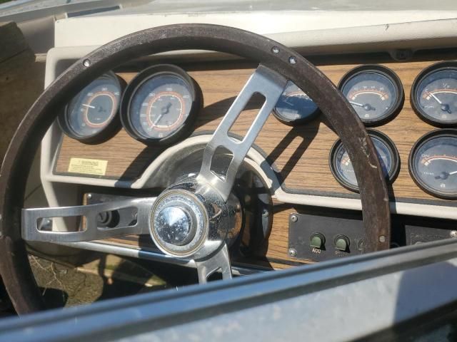 1983 Larson Boat