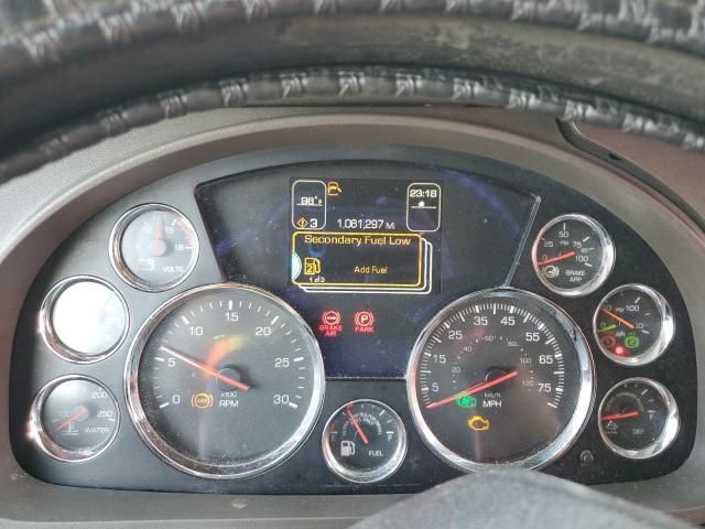 2015 Kenworth T680 Semi Truck