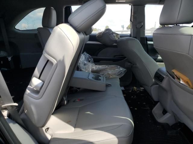 2017 Toyota Highlander SE