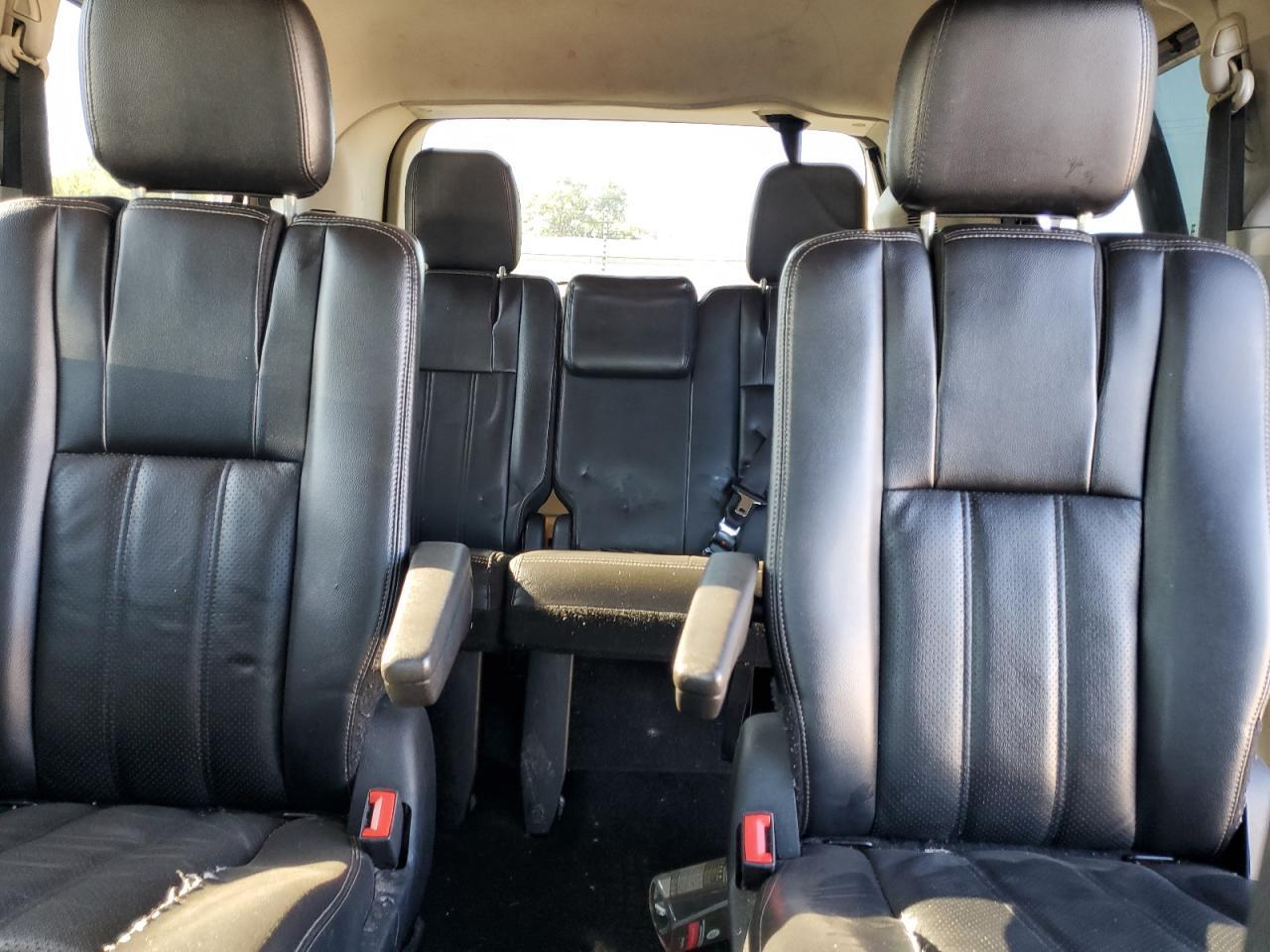 2013 Chrysler Town & Country Touring l