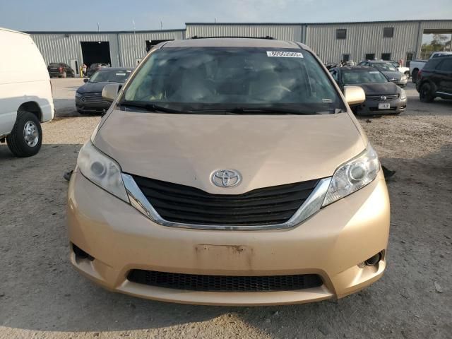 2012 Toyota Sienna le