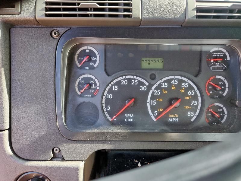 2014 Freightliner Cascadia Semi Truck