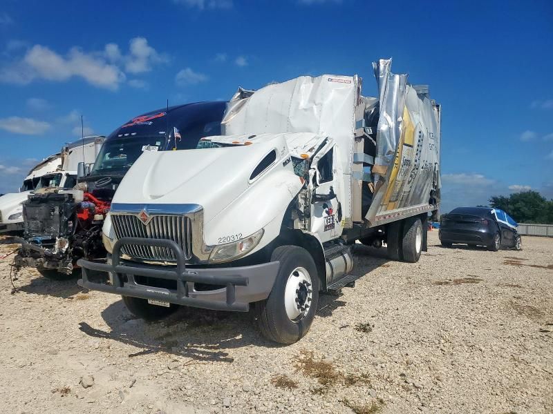 2020 International Mv607 box Truck