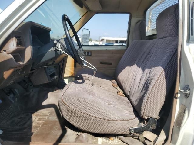 1984 Toyota Pickup Commercial / Camper RN55