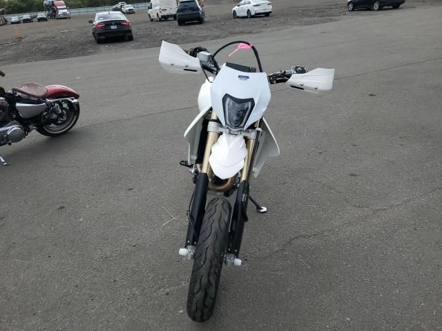 2022 Suzuki DR-Z400 SM