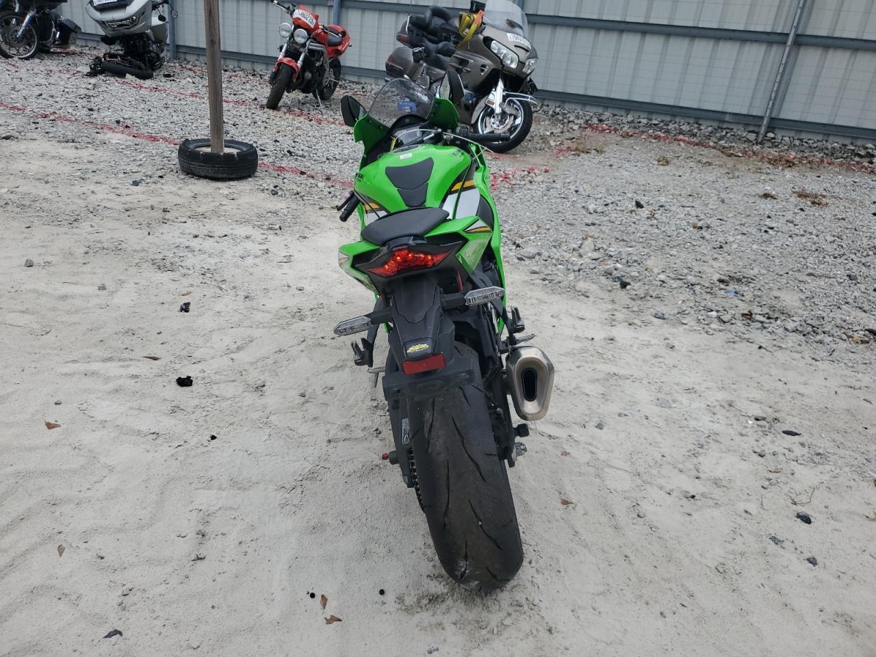 2025 Kawasaki ZX1002 M