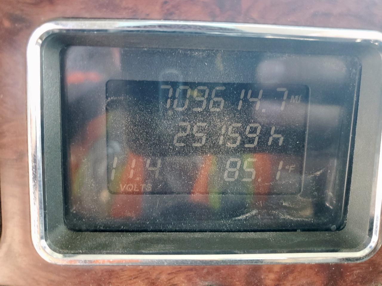 2010 Mack 600 CHU600-Semi Truck