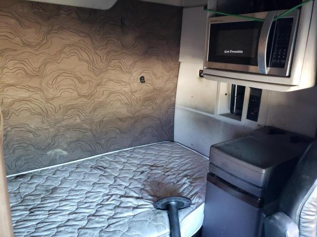 2015 Volvo VNL Semi Truck