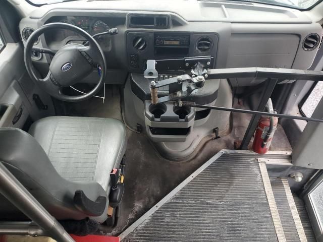 2009 Ford Econoline E450 Super Duty Cutaway Van