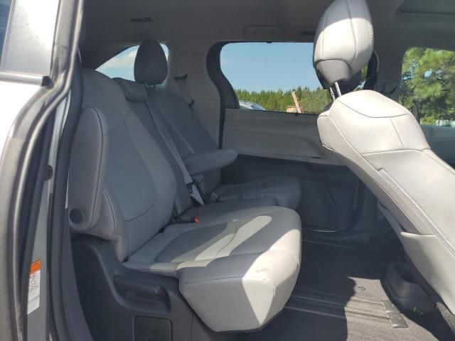 2022 Toyota Sienna xle