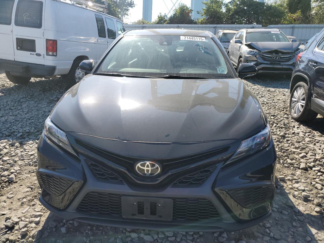 2022 Toyota Camry se