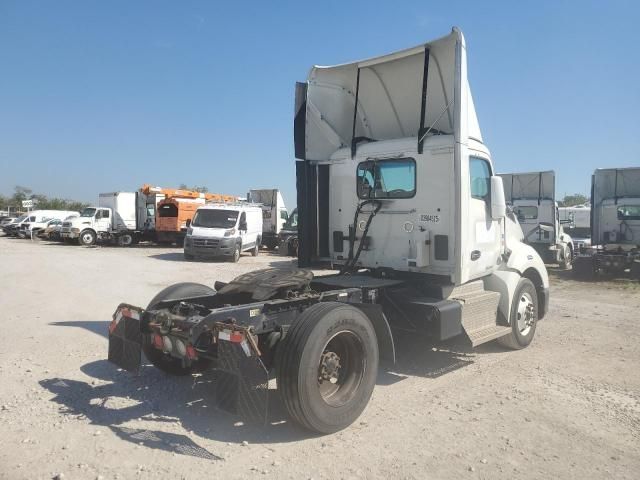 2017 Kenworth T680 Semi Truck