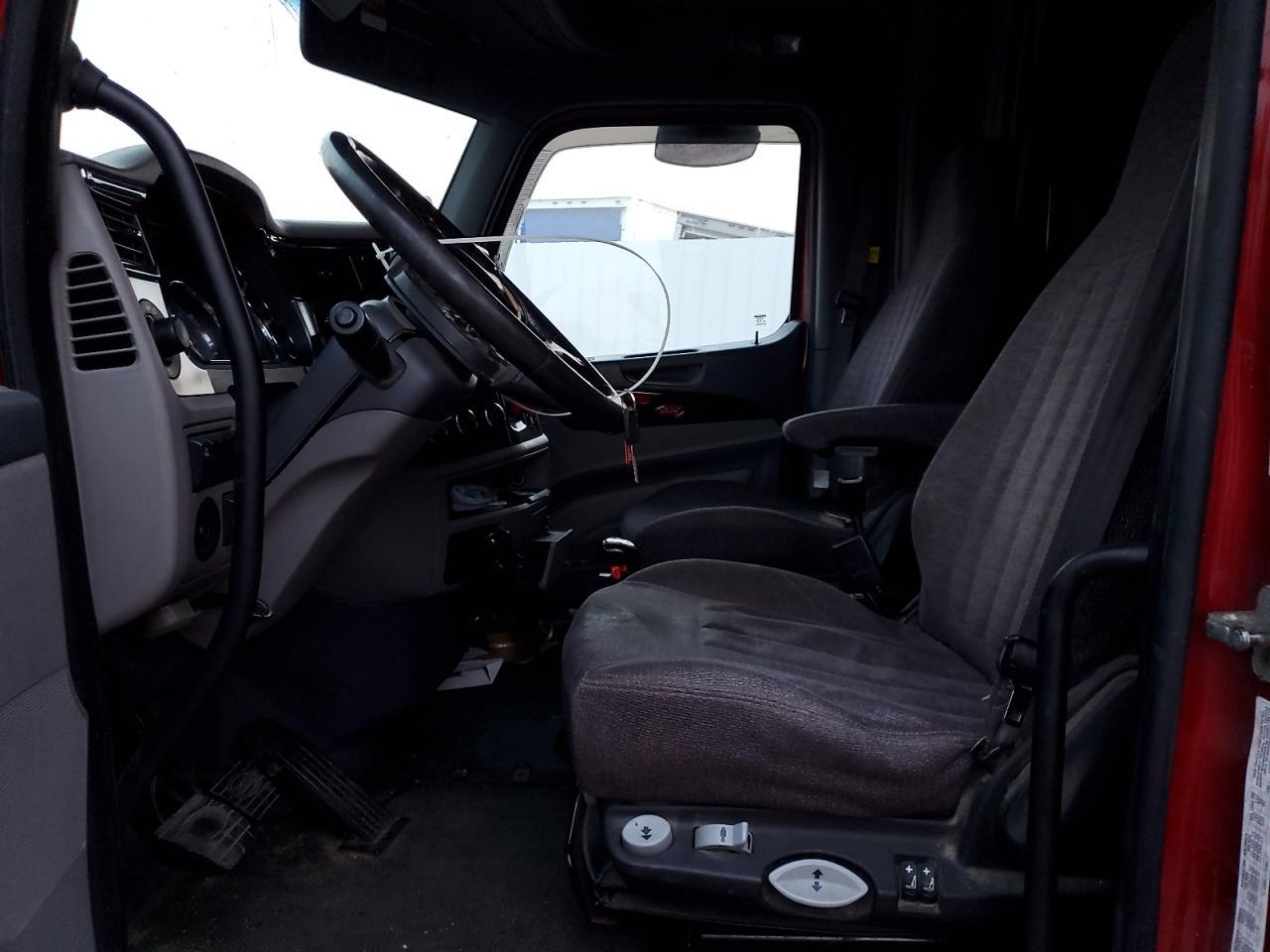 2014 Peterbilt 579 Semi Truck