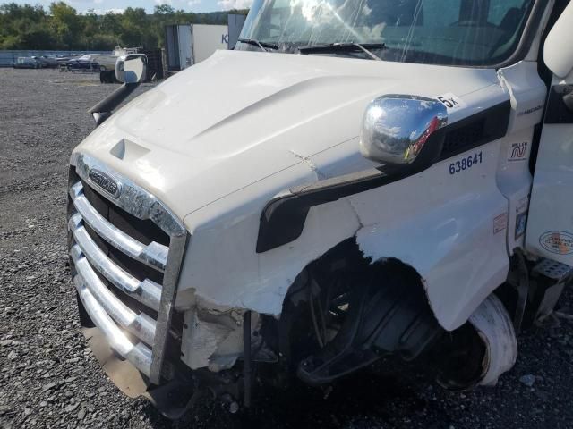 2023 Freightliner Cascadia 116 Semi Truck