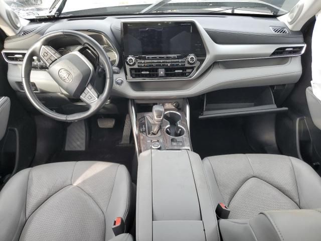 2022 Toyota Highlander Platinum