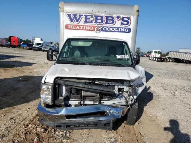2015 Ford Econoline E350 Super Duty Cutaway Van
