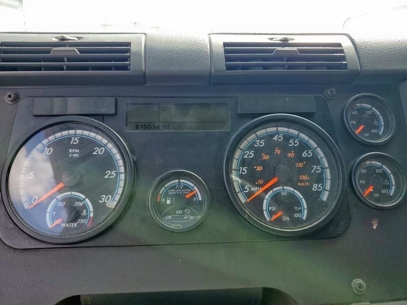 2015 Freightliner Cascadia Semi Truck