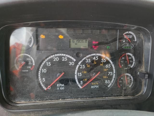 2015 Freightliner M2 106 MED-BOX Truck