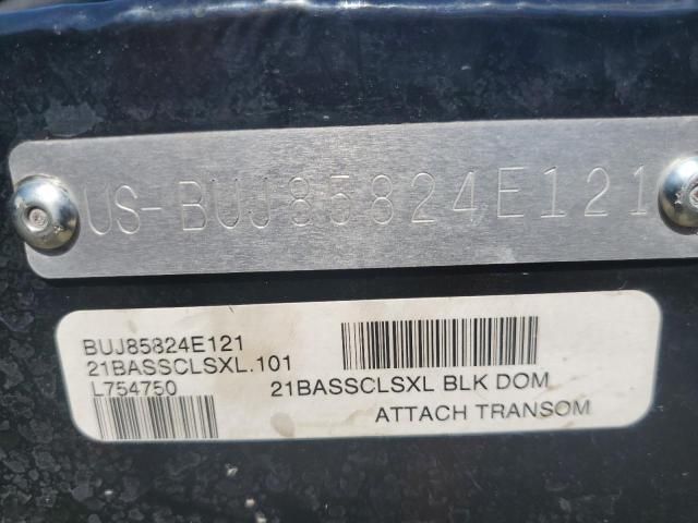 2021 Tracker Classic XL-Boat