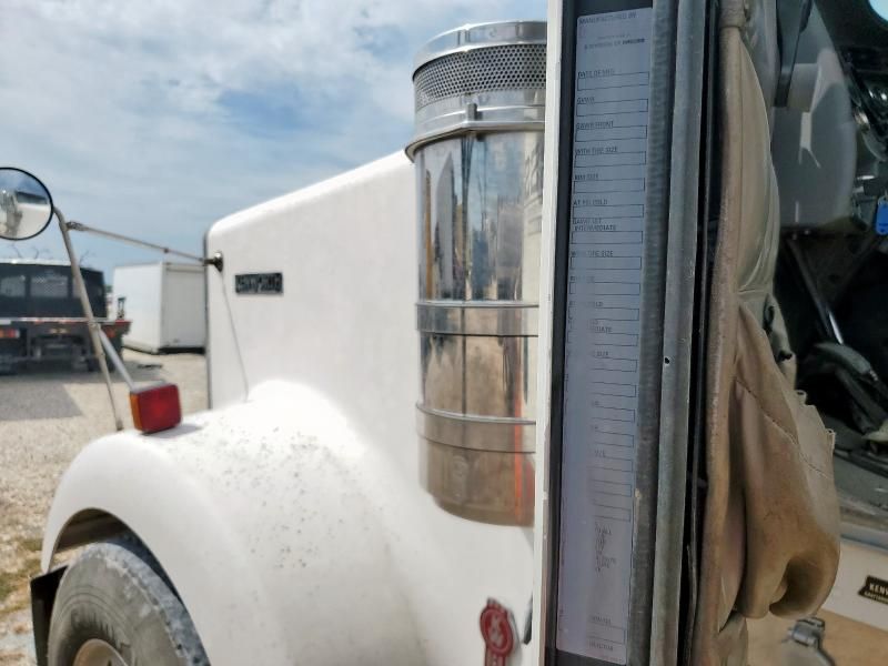 2004 Kenworth W900 Semi Truck