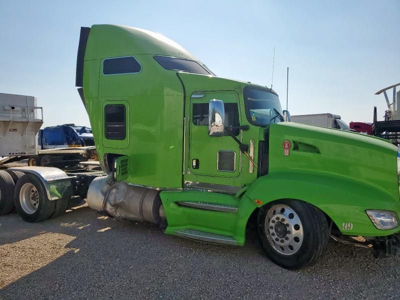 2014 Kenworth T660 Semi Truck