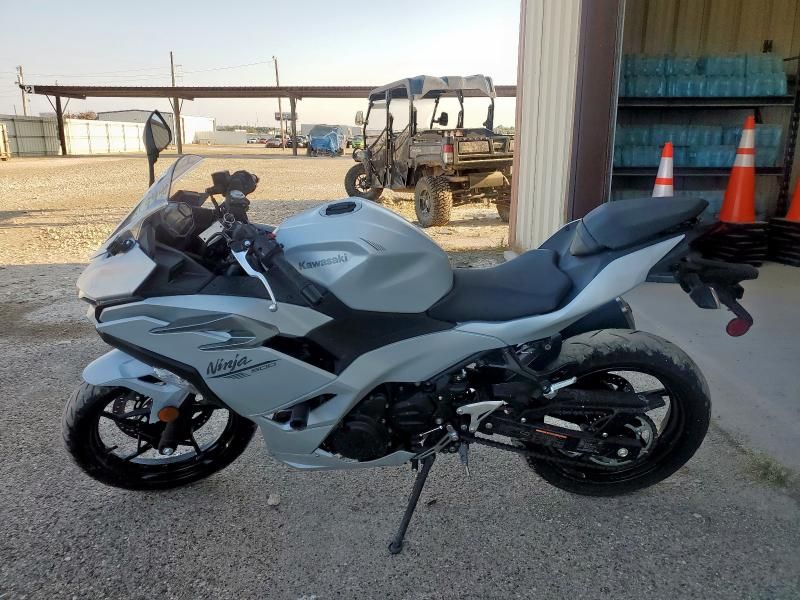 2025 Kawasaki EX500
