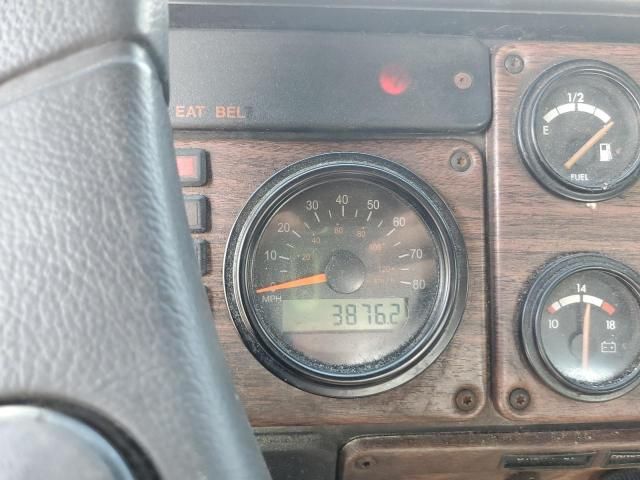 2002 Freightliner FLD120 Semi Truck