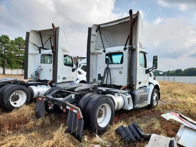 2017 Peterbilt Tractor 2017 Peterbilt 579 Semi Truck
