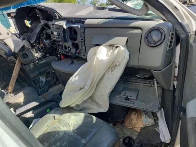 2009 Ford Econoline E350 Super Duty Cutaway Van