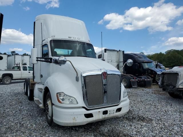 2014 Kenworth T680 Semi Truck