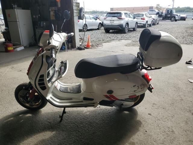 2022 Vespa GTS 300