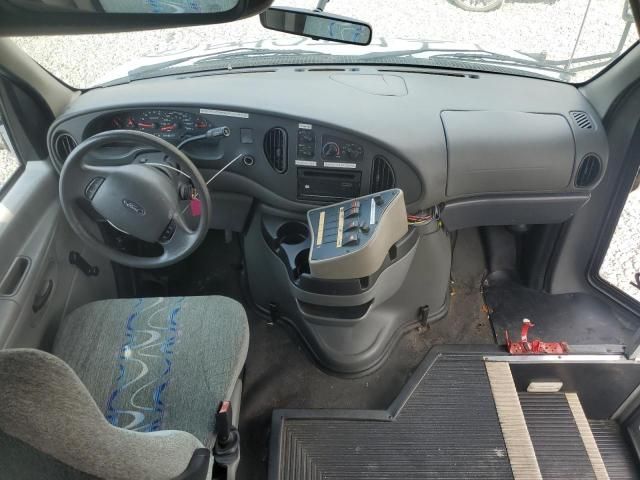 2006 Ford Econoline E350 Super Duty Cutaway Van
