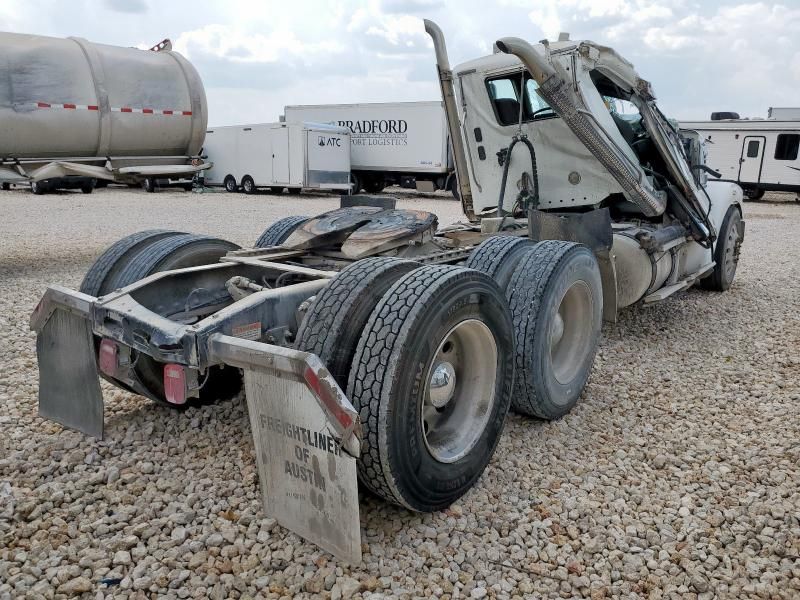 2016 Freightliner SD122 Semi Truck
