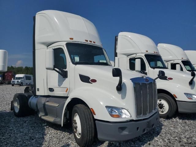 2015 Peterbilt Tractor 2015 Peterbilt 579 Semi Truck