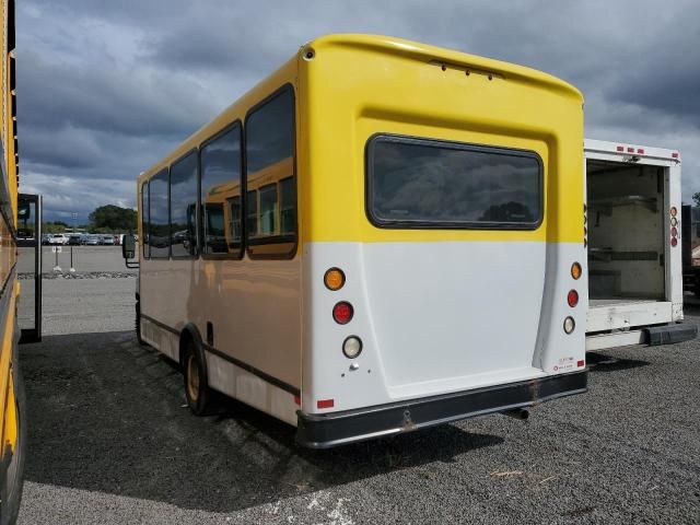 2017 Ford Econoline E450 Super Duty Cutaway Van