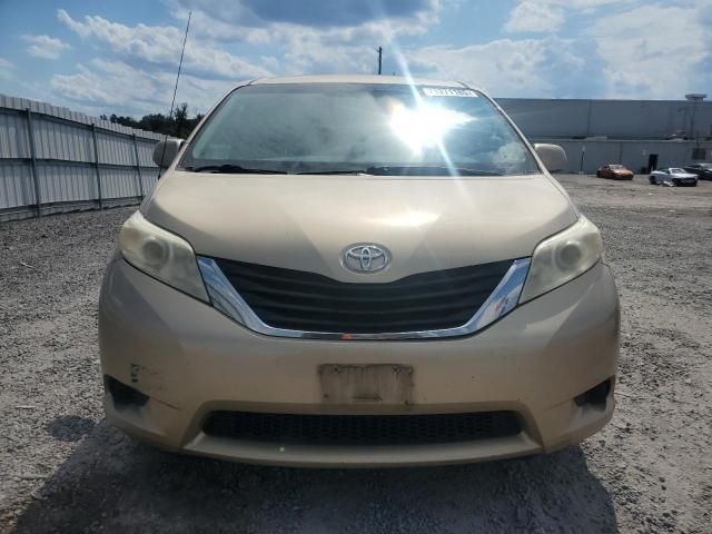 2011 Toyota Sienna le