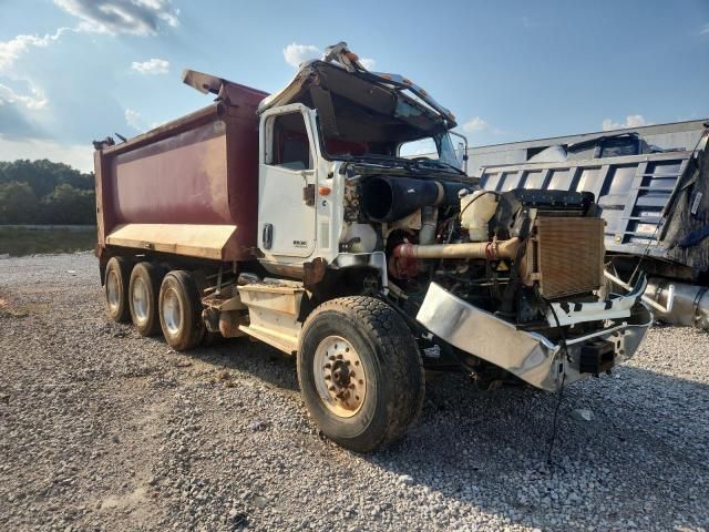 2019 International HX620