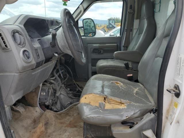 2011 Ford Econoline E350 Super Duty Cutaway Van