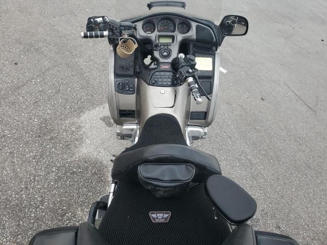 2004 Honda GL1800