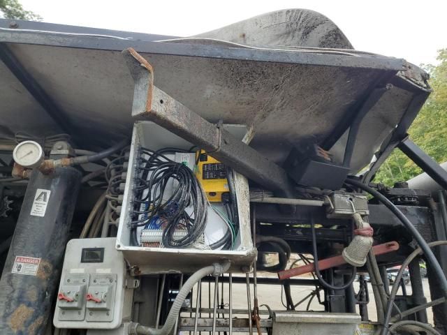 2020 Other 2020 Appleton Steel Livestock Squeeze Chute