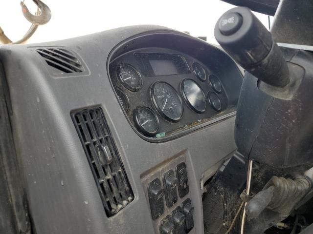 2016 Peterbilt 348 Digger Derrick Truck