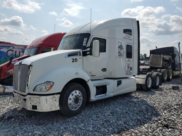 2015 Kenworth T680 Semi Truck