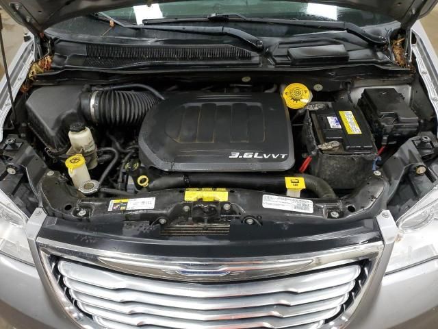 2016 Chrysler Town & Country Touring