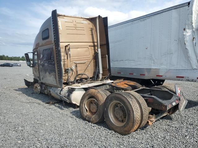 2012 Volvo VNL Semi Truck