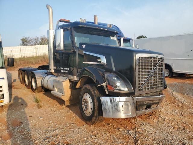 2010 Volvo VT Semi Truck